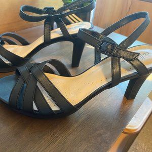 Clark's Adriel Way black leather sandals, size 10